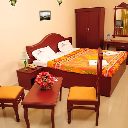 Hotel Nuhman Kondotty Kültér fotó