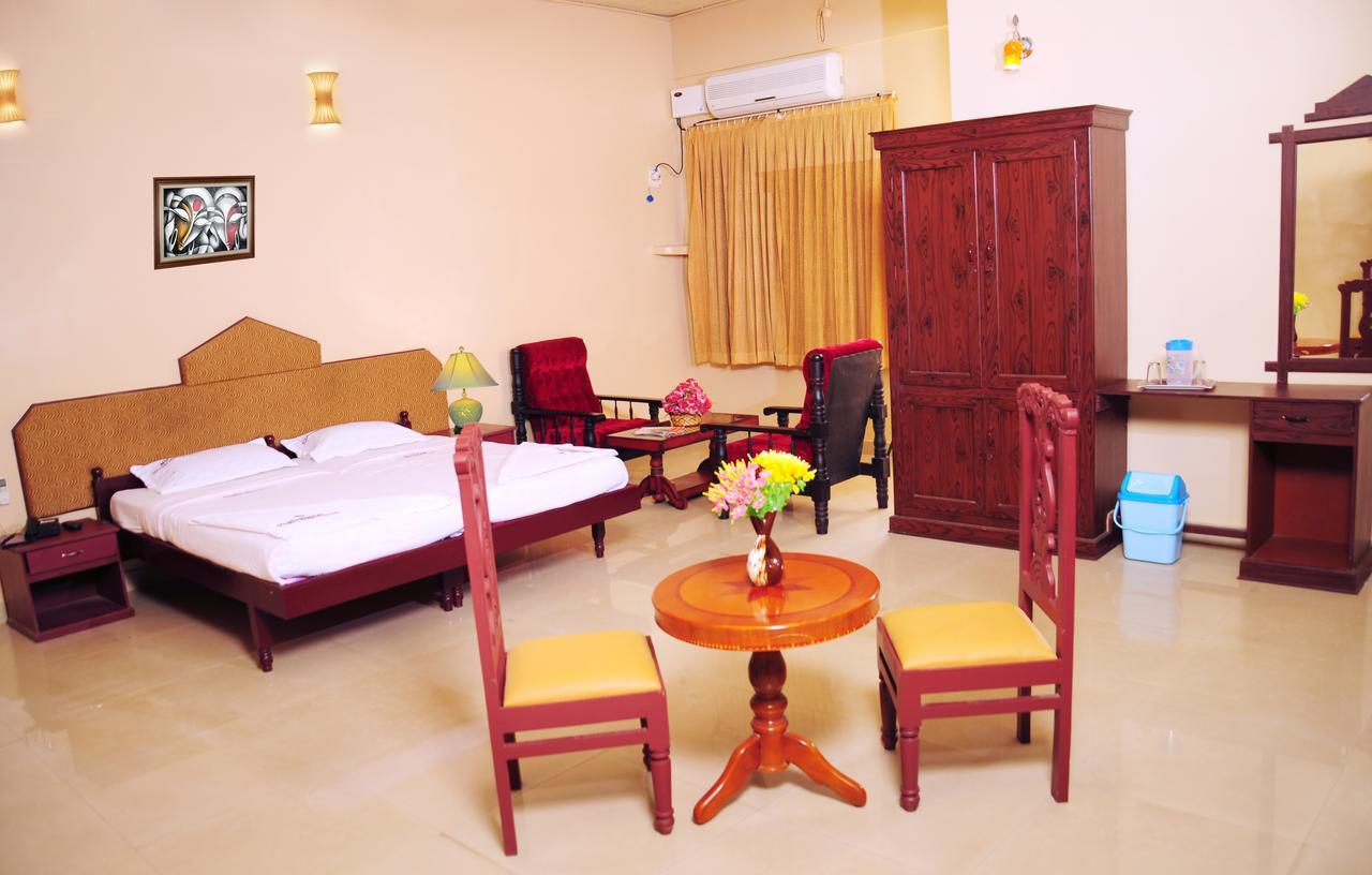 Hotel Nuhman Kondotty Kültér fotó