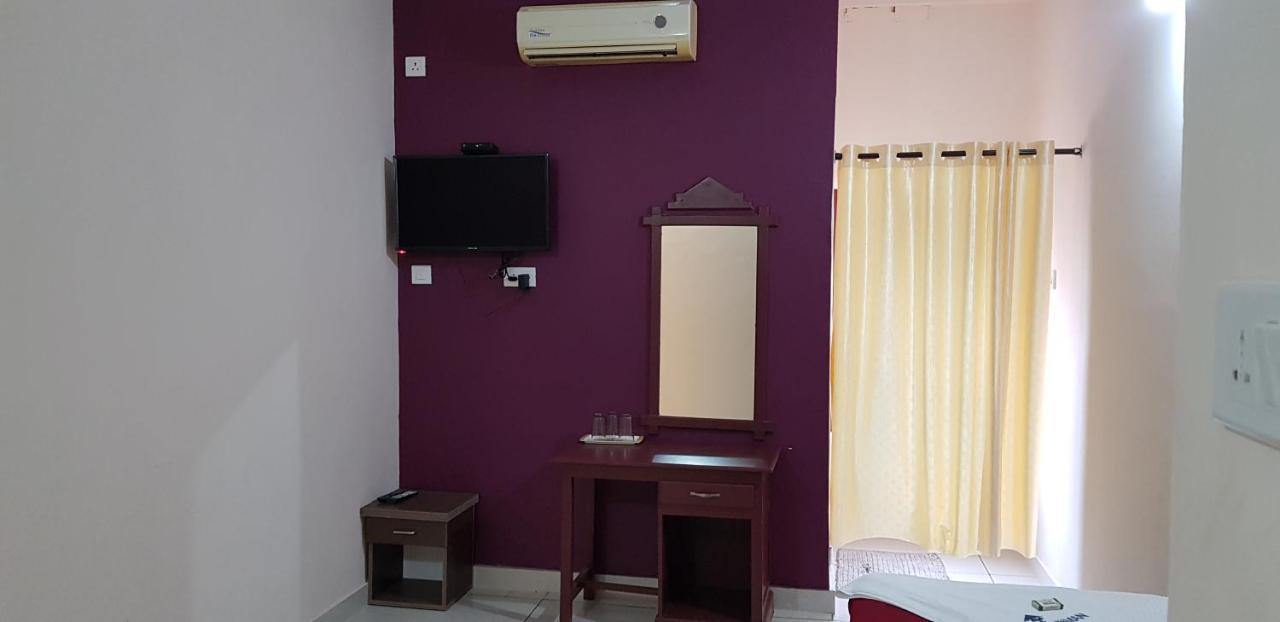 Hotel Nuhman Kondotty Kültér fotó